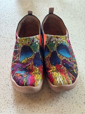 UIN Multicolor Skull Print Slip-On Flats